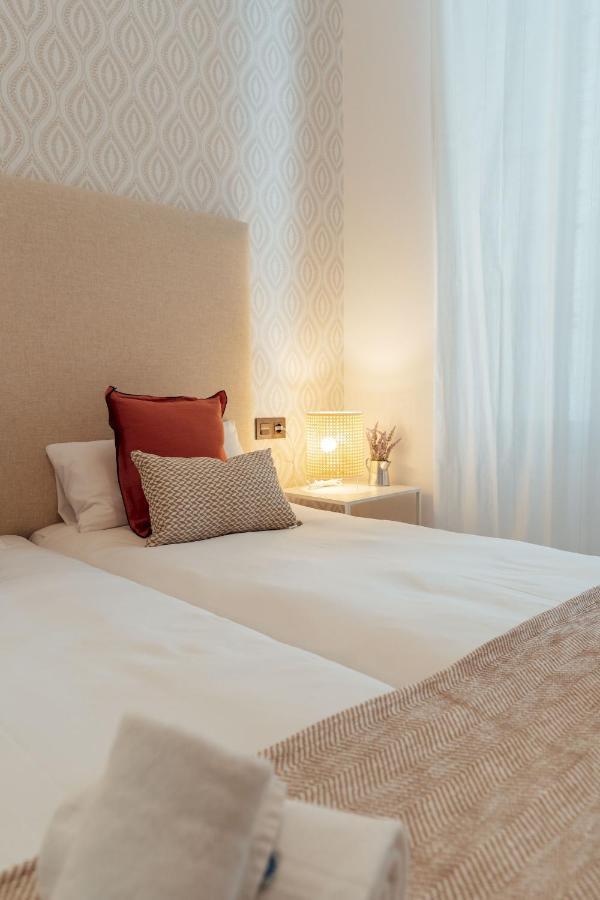Minty Stay - Las Setas Seville Luaran gambar